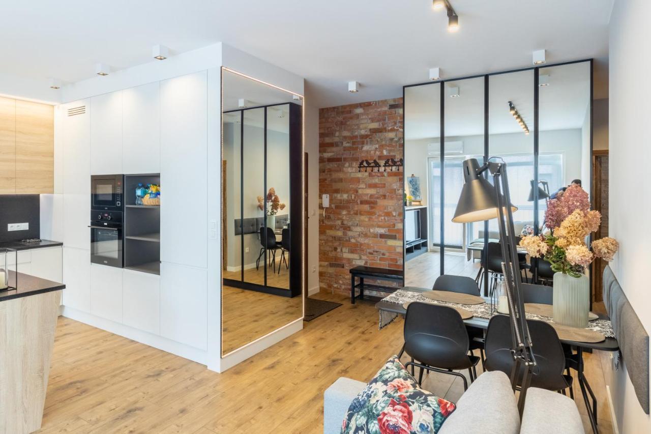 Vip Apart Bielany Przy Metrze Warsaw Luaran gambar