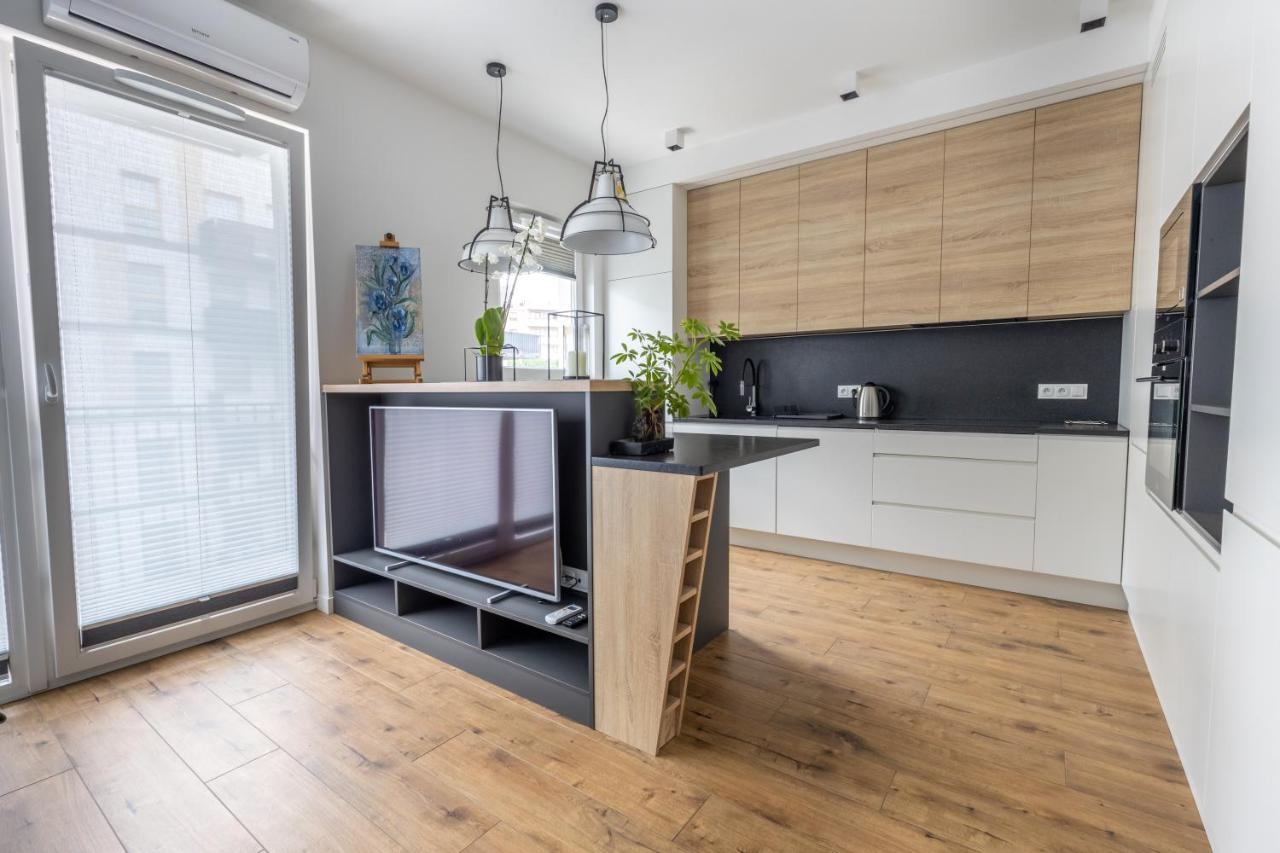 Vip Apart Bielany Przy Metrze Warsaw Luaran gambar